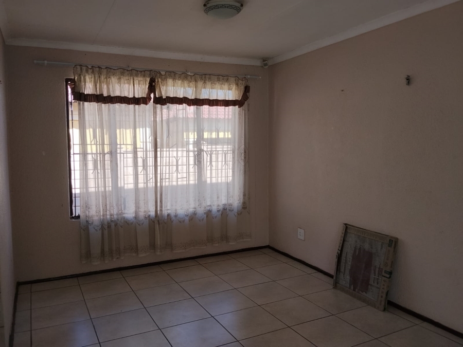 To Let 3 Bedroom Property for Rent in Geelhoutpark North West